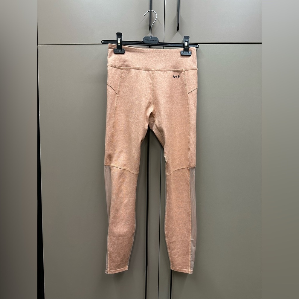 Workout Clothes Bundle- Xs - image 1